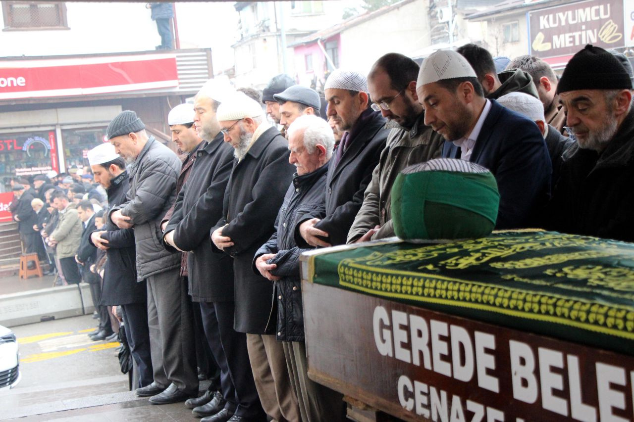 Osmanlı Devleti'nin son ulemalarından Yusuf Şengönül'ün cenazesinde izdiham oluştu