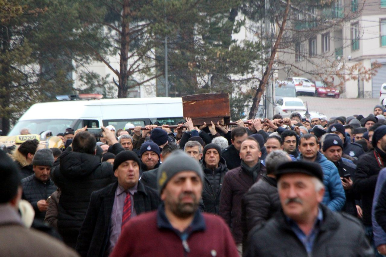 Osmanlı Devleti'nin son ulemalarından Yusuf Şengönül'ün cenazesinde izdiham oluştu