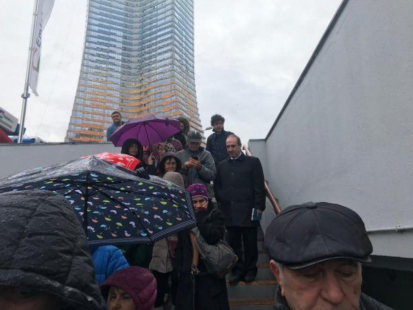 CHP'liler Kanal İstanbul'a itiraz için kuyruğa girdi belediye araç kaldırıyor