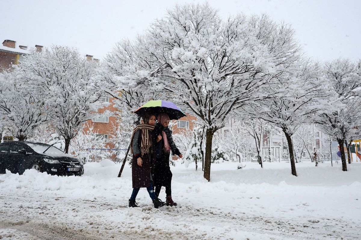 Kar yağışı nedeniyle 5 ilde okullar tatil işte tatil verilen il ve ilçeler
