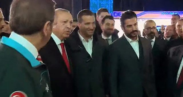 Kuruluş Osman'ın yıldızı Burak Özçivit yerli otomobil törenine katıldı!