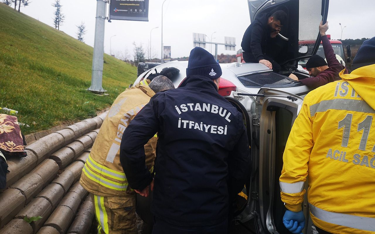 İstanbul Pendik'te takla atan araçta sıkışan kadını itfaiye kurtardı