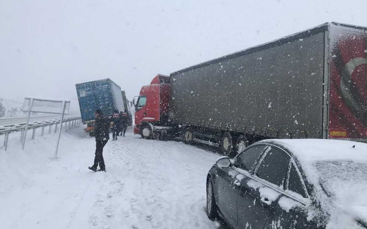 TIR'lar kaydı Bursa- Ankara karayolu ulaşıma kapandı