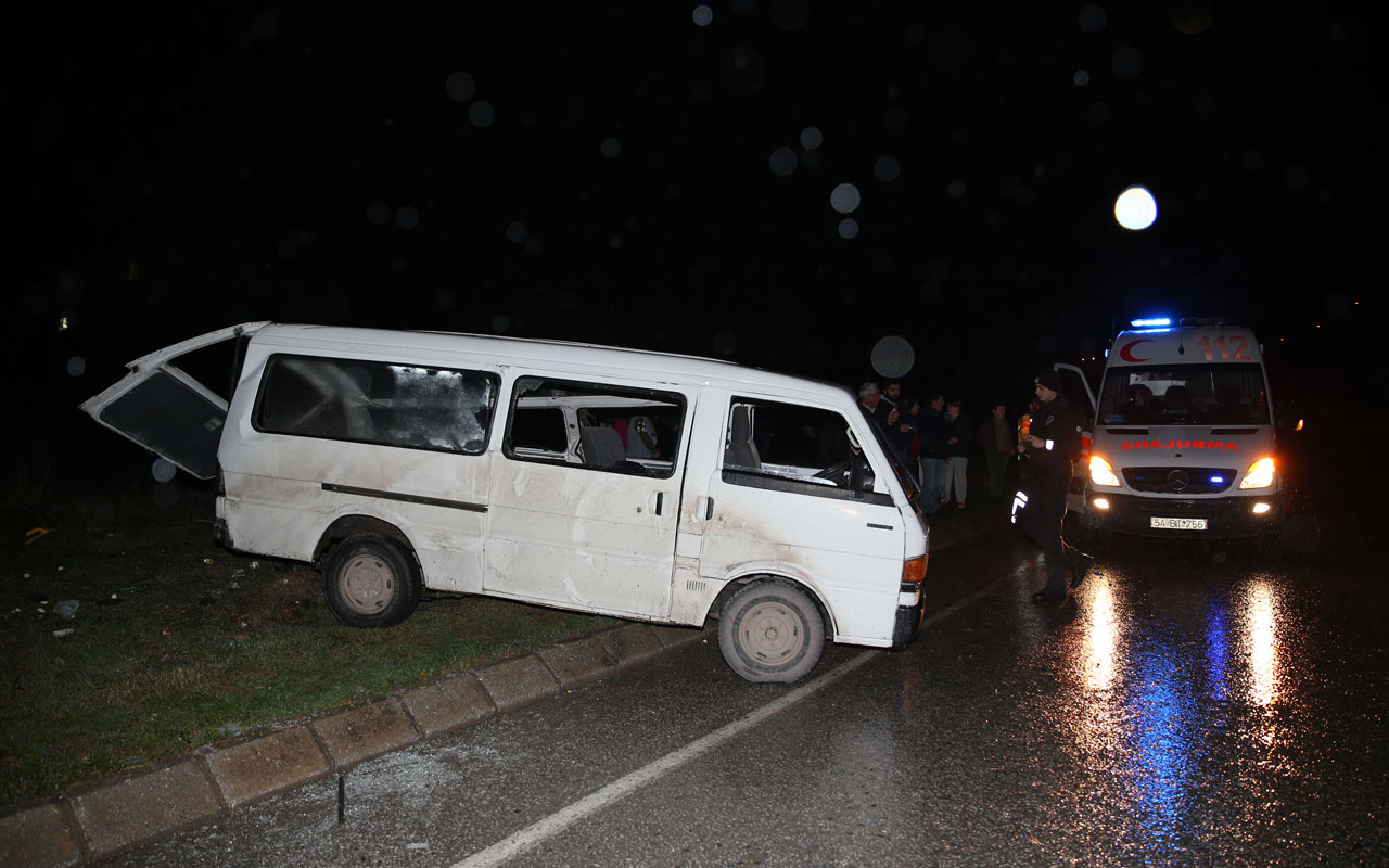 Sakarya'da minibüs devrildi: 1 ölü, 4 yaralı