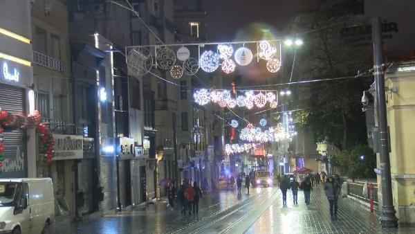 2020'ye saatler kala Taksim Meydanı'nda yılbaşı hazırlıkları