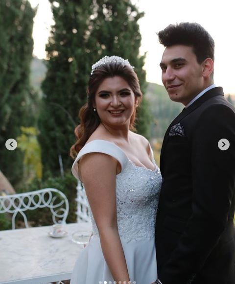 Hanife Gürdal Kemal Ayvaz'la nikahına katılan ailesinin resimleriyle 2019'a elveda etti!