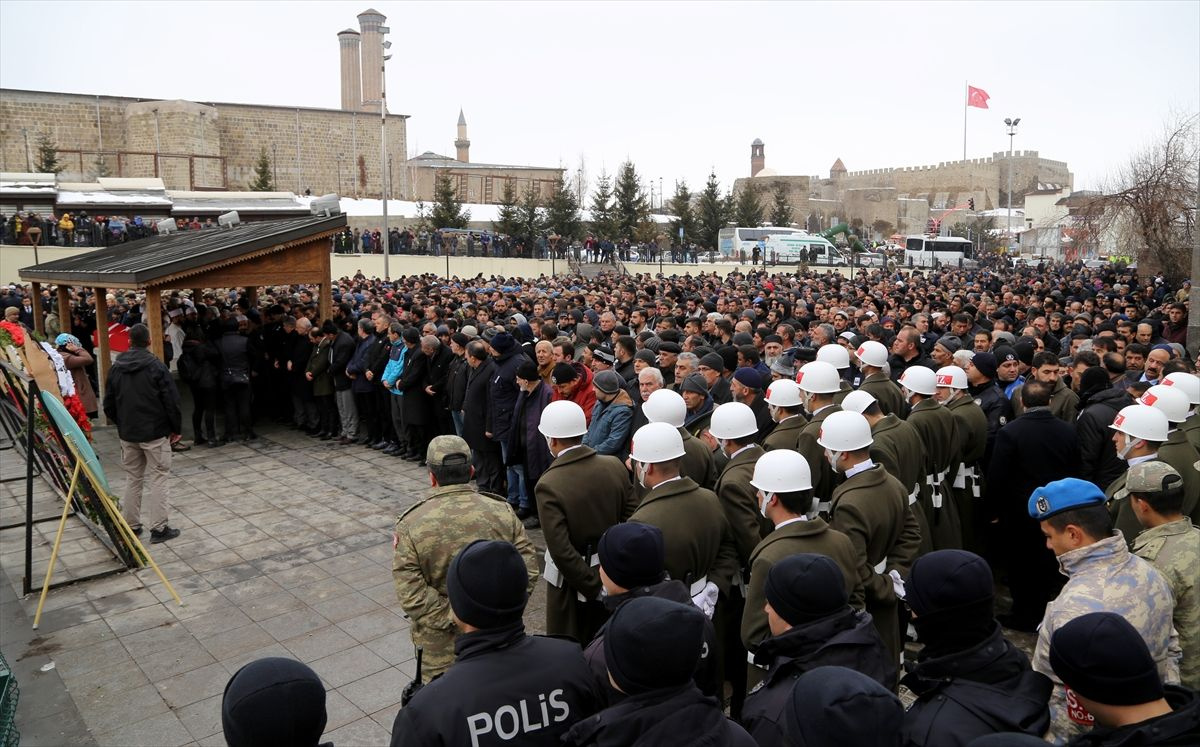 Erzurumlu Şehit Rahmi Kaya'nın cenazesini on binler uğurladı