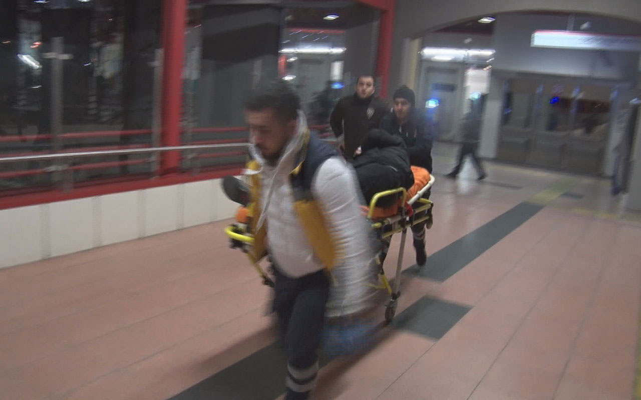 Metroda çıkan tartışmada 2 kişi bıçaklandı