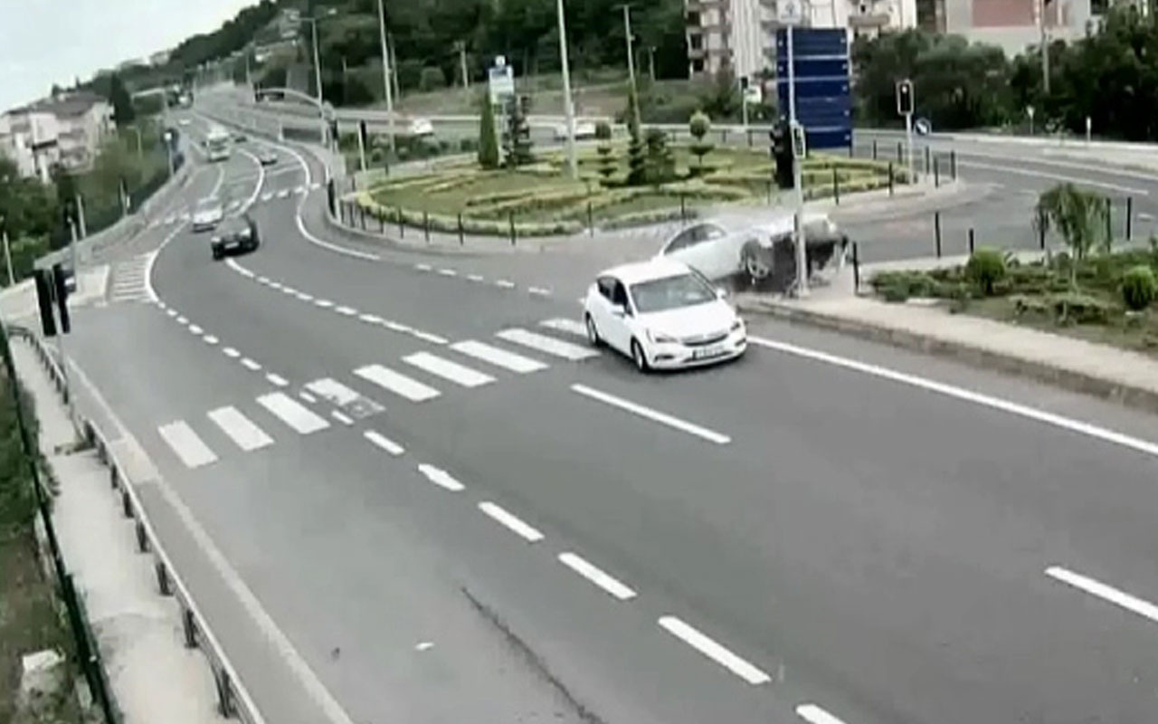 Kocaeli'de trafik kazaları MOBESE kameralarına yansıdı