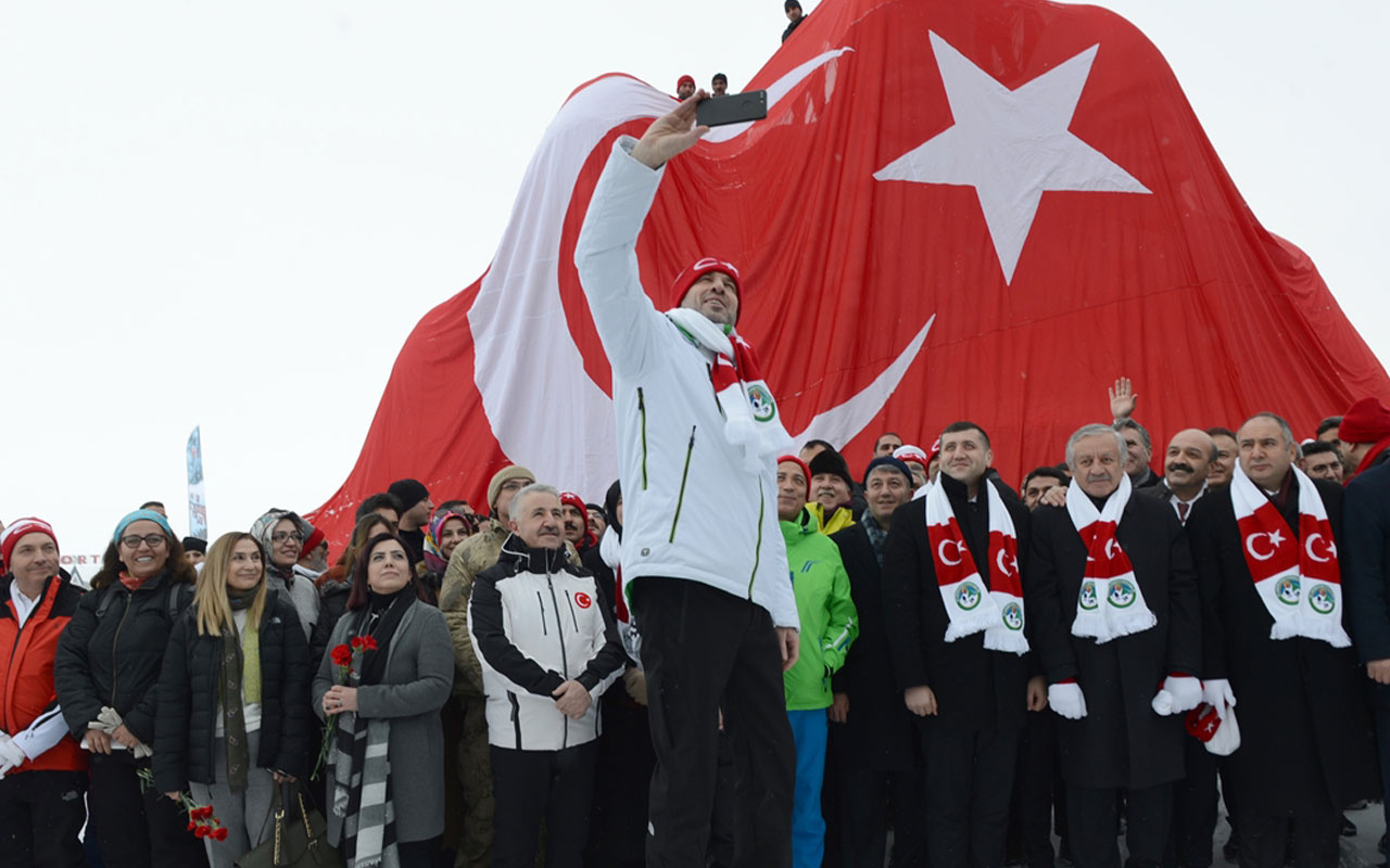 "Sarıkamış şehitleri" anısına yapılan kardan heykellerin açılışı