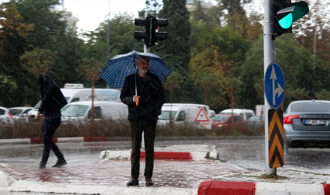 Meteoroloji alarm verdi! Doğuya kar Marmara'da fırtına ve yağış