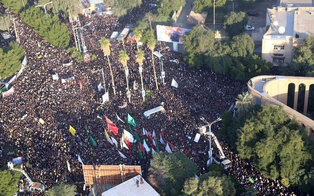 Kasım Süleymani için İran'ın Ahvaz şehrinde milyonlar sokaklarda