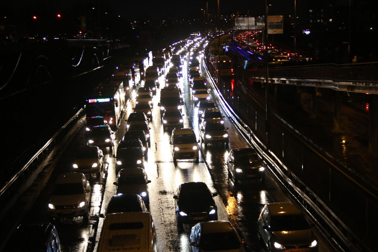 İstanbul'da trafik yoğunluğu yüzde 80'e ulaştı