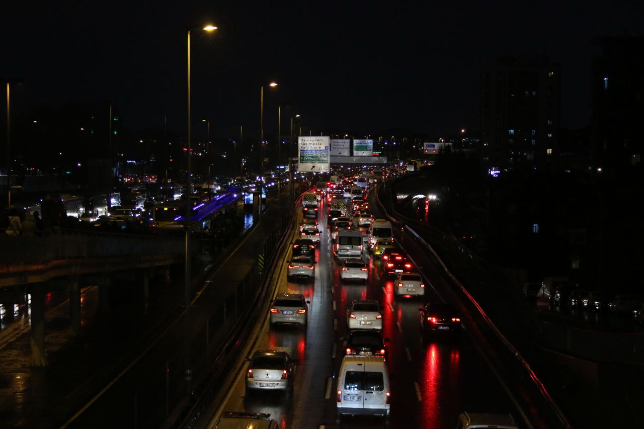 İstanbul'da trafik yoğunluğu yüzde 80'e ulaştı