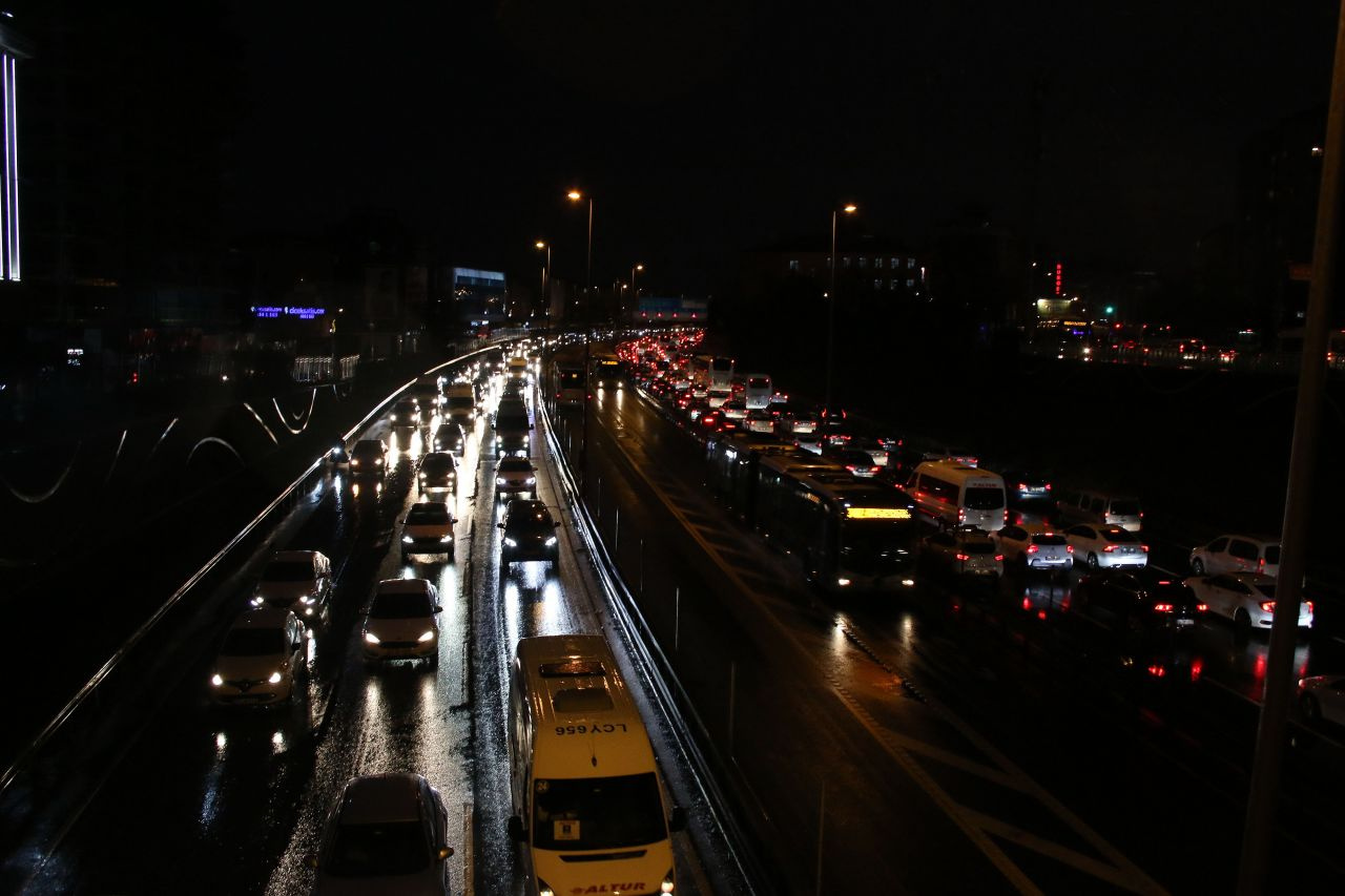 İstanbul'da trafik yoğunluğu yüzde 80'e ulaştı