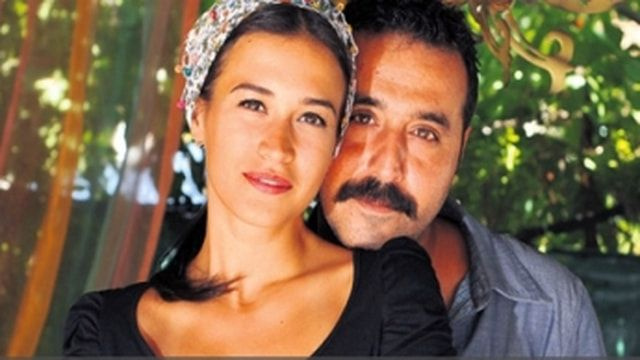 Mustafa Üstündağ Ecem Özkaya tek celsede boşandı 10 yıllık evlilik bitti