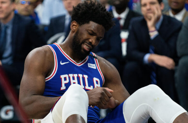 Joel Embiid'in parmağı çıktı görenlerin içi burkuldu