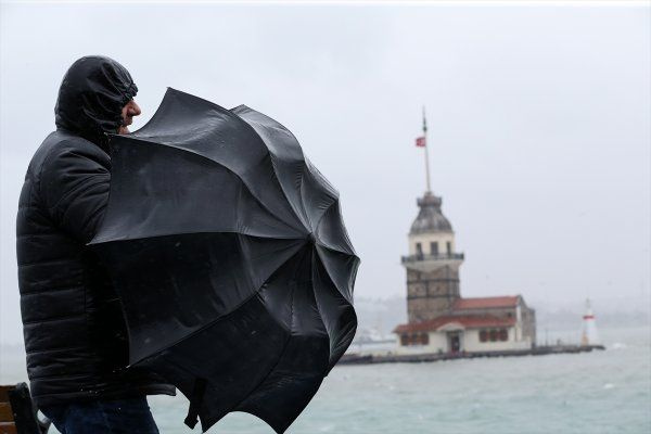 İstanbul'da 2 gündür devam eden fırtına ne zaman bitecek?