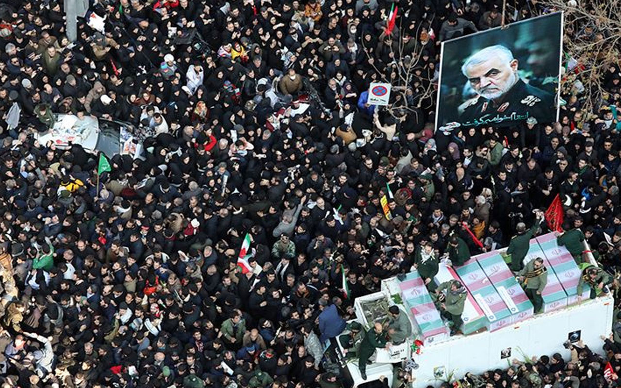 Kasım Süleymani'nin cenazesinde izdiham! Ölü ve yaralılar var