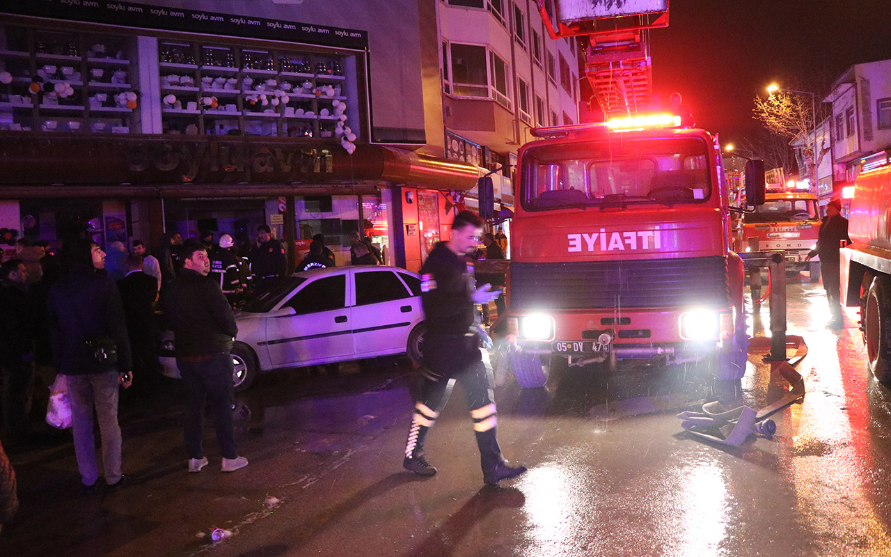 Amasya'da bir alışveriş merkezinde yangın çıktı 2 ölü 4 yaralı
