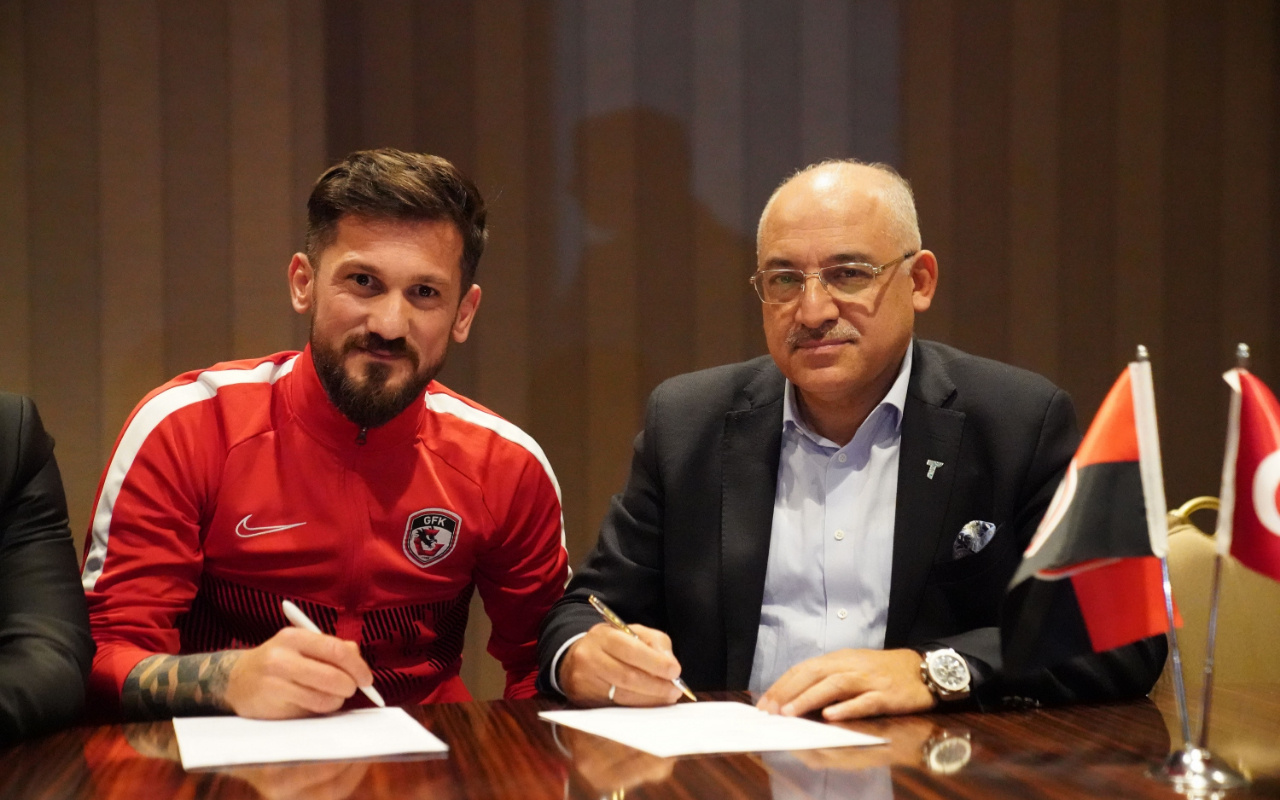 Gaziantep FK'da iki futbolcunun sözleşmesi uzatıldı