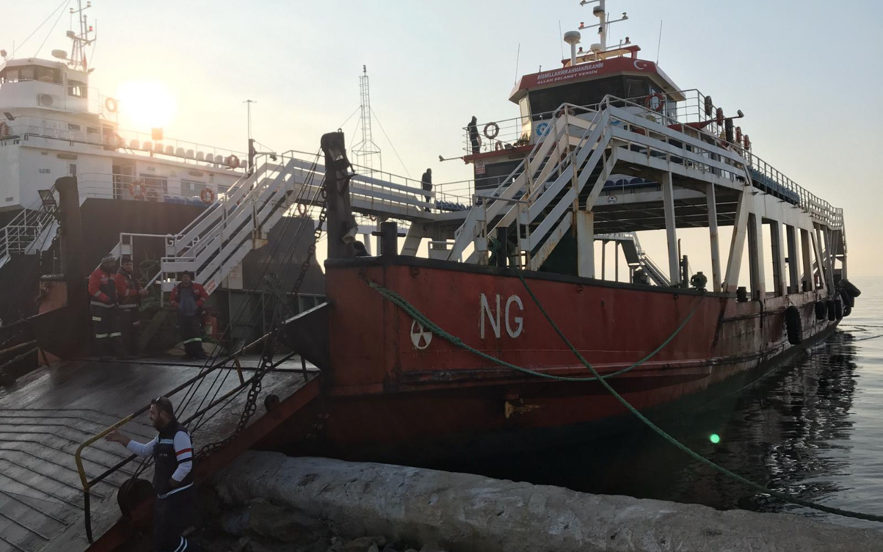 Çanakkale'de feribot ile balıkçı teknesi çarpıştı