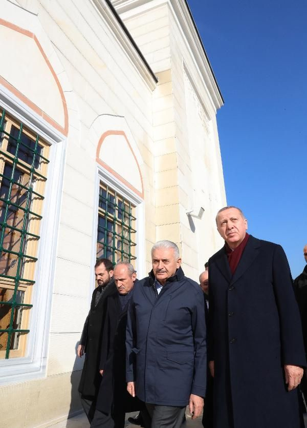 Erdoğan cenaze namazı kıldı tabuta omuz verdi