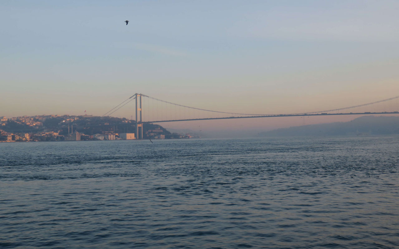 İstanbul Boğazı çift yönlü deniz trafiğine kapatıldı