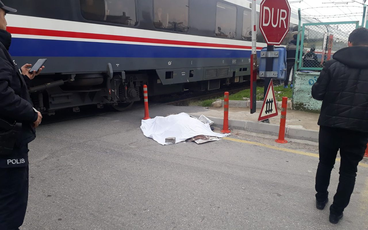 Mersin'de trenin çarptığı kadın hayatını kaybetti