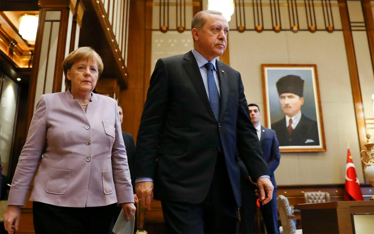 Alman Başbakan Merkel'i en çok zorlayan iki konu! Cumhurbaşkanı Erdoğan sorusu