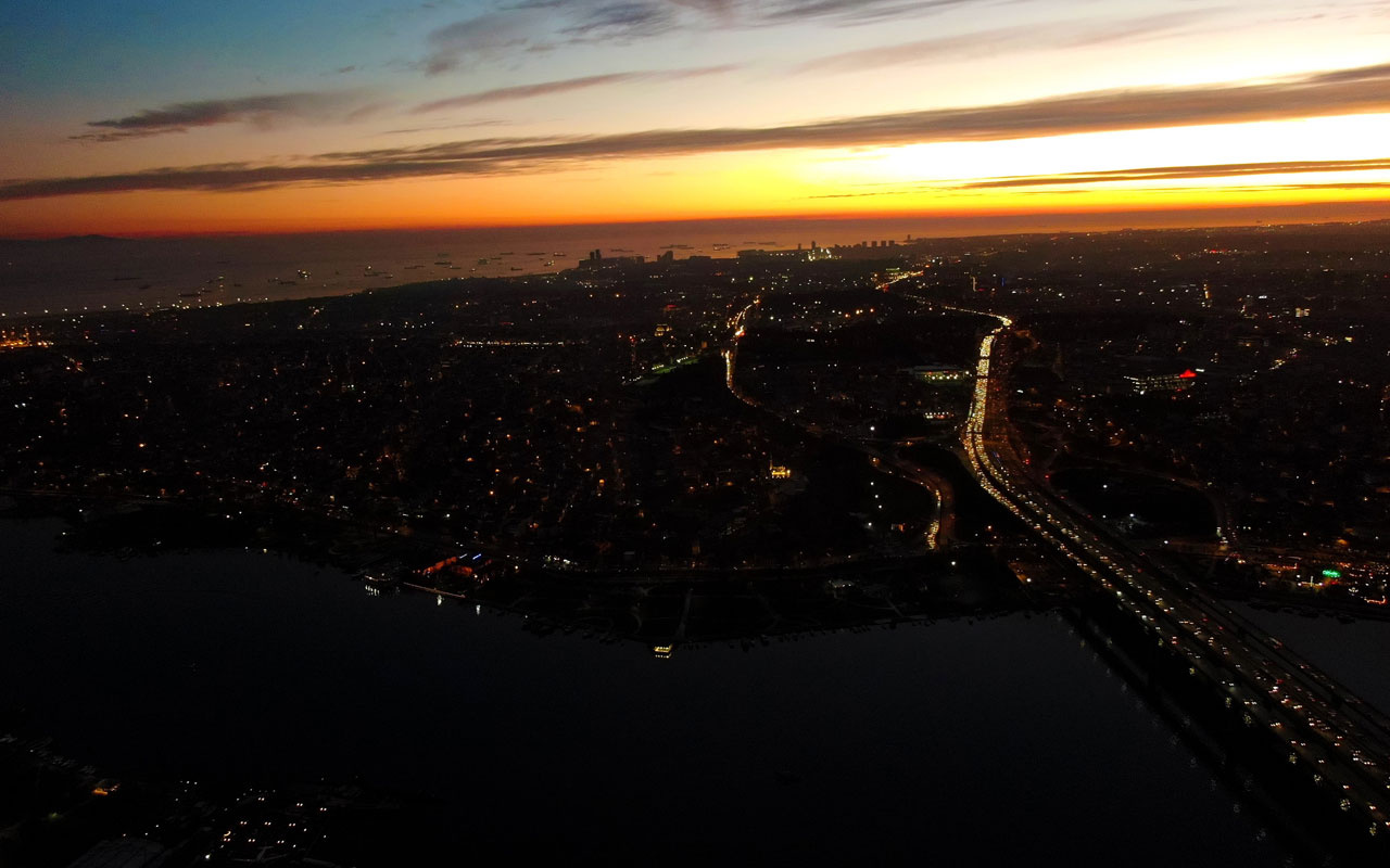 İstanbul semalarında gün batımı hayran bıraktı