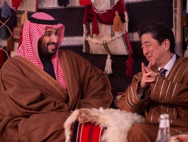 Veliaht Prens Selman Japon Başbakan bedevi çadırında ağırladı