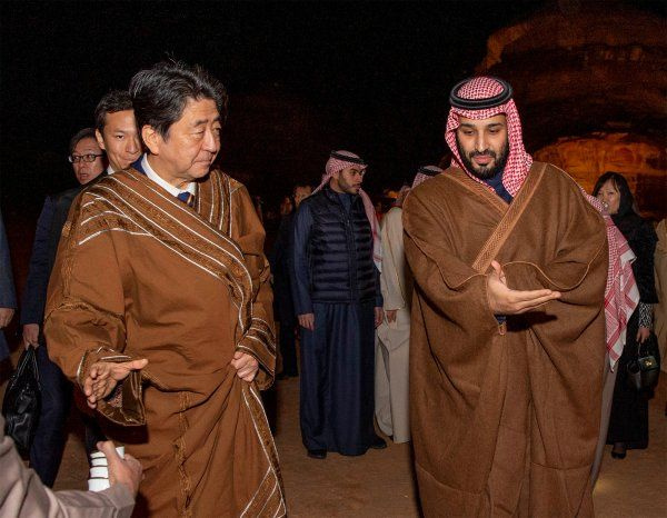 Veliaht Prens Selman Japon Başbakan bedevi çadırında ağırladı