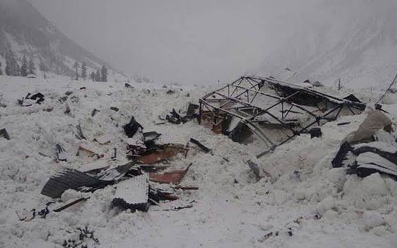 Pakistan'ın Keşmir bölgesinde çığ felaketi: Çok sayıda ölü var