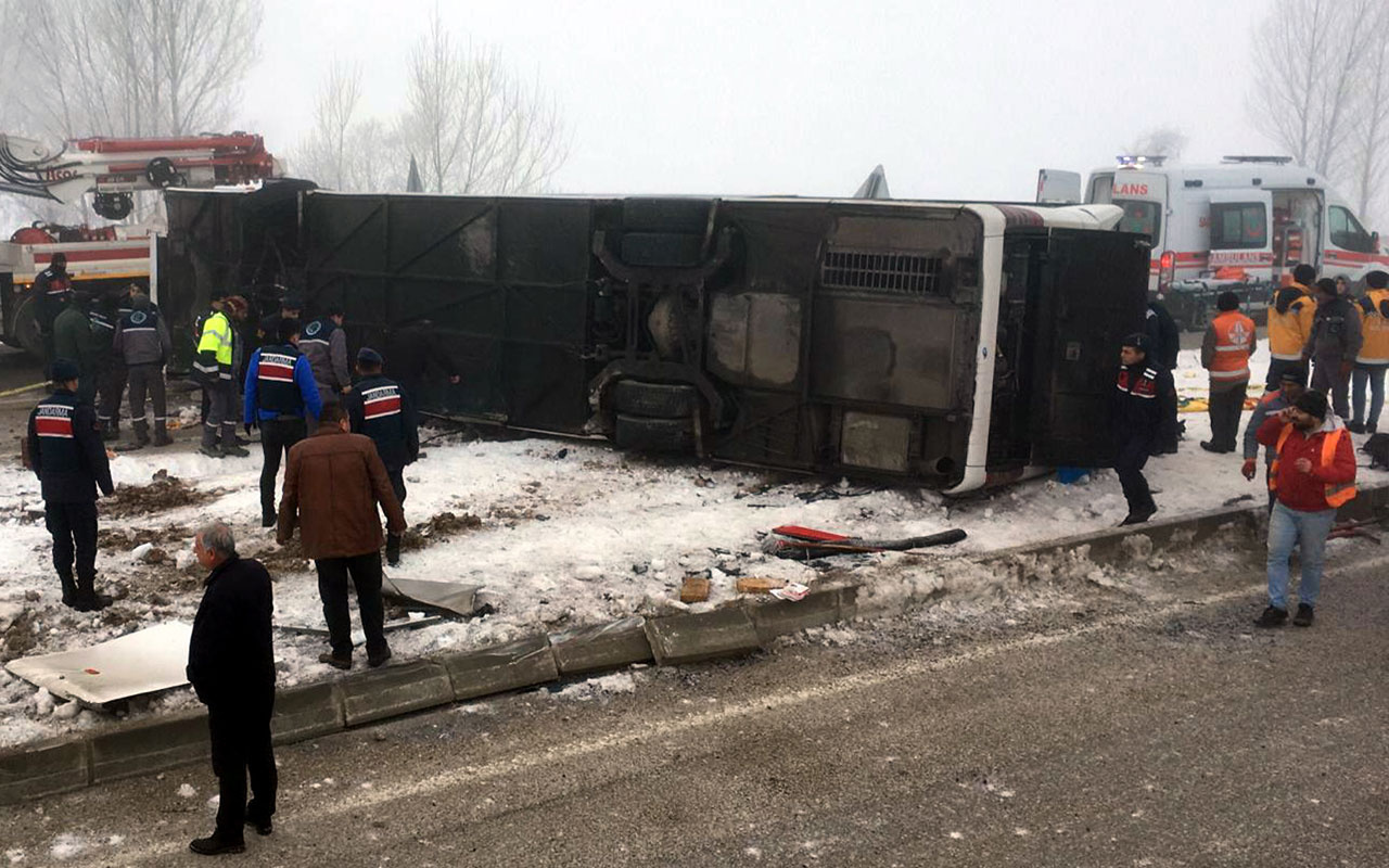 Isparta'da yolcu otobüsü devrildi!