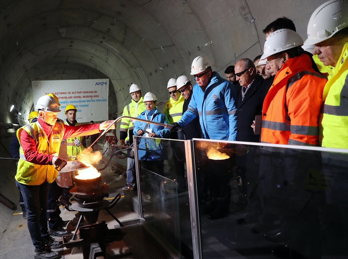 İstanbul Havalimanı'na gidecek olan metronun ilk kaynağını Erdoğan yaptı