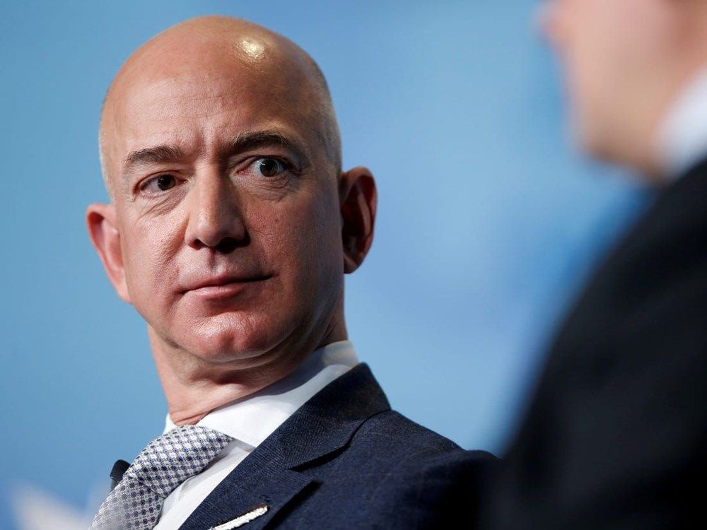 Amazon'un kurucusu Jeff Bezos en zengin unvanını Bernard Arnault'a kaptırdı!
