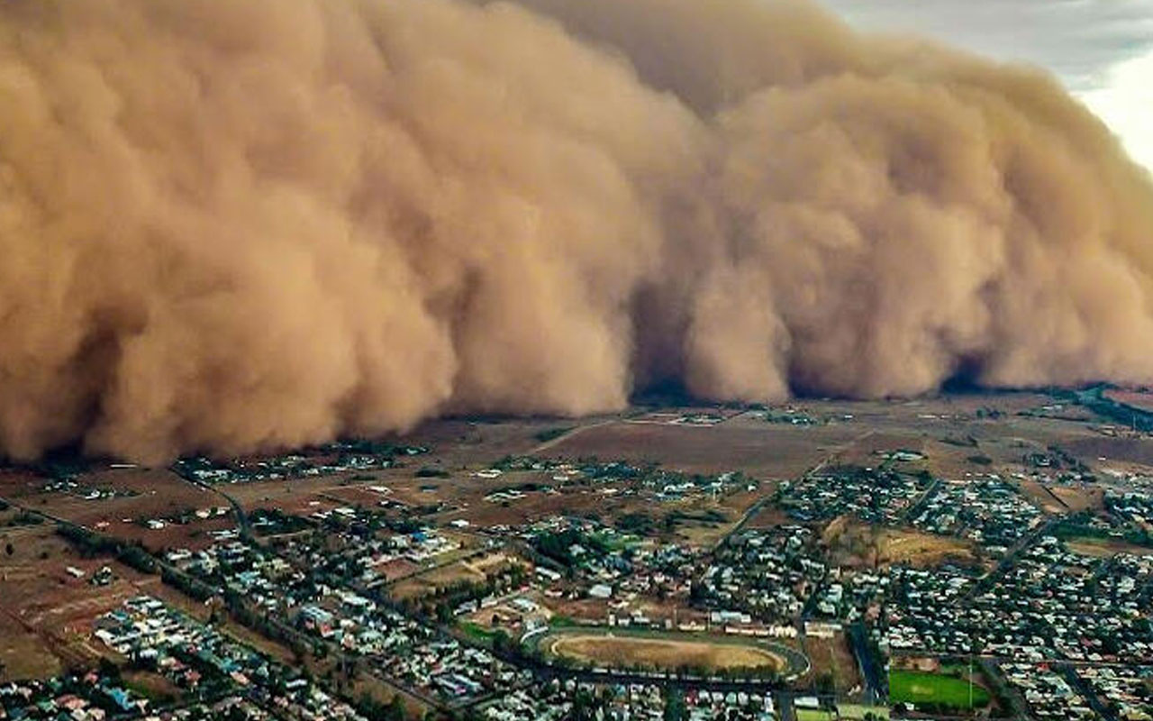 Avustralya yangınından sonra toz fırtınasıyla mücadele ediyor