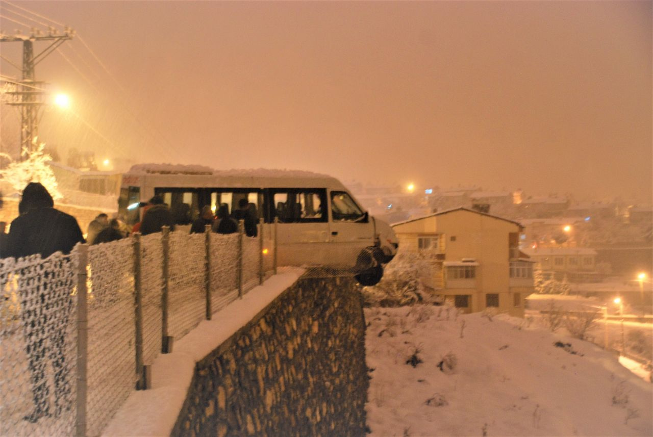 Tokat'ta seyir halindeki minibüsün sürücüsü kalp krizi geçirip öldü