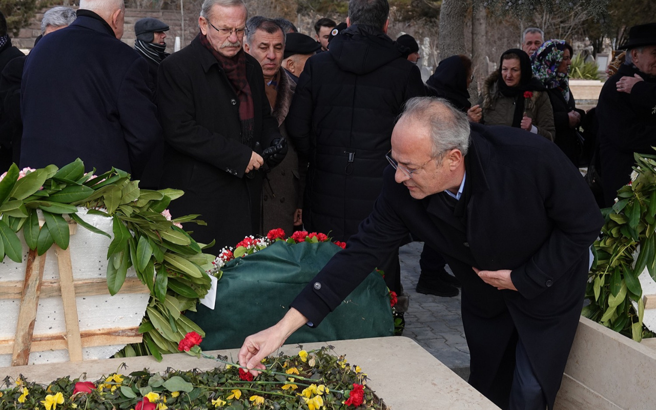 İlhan Cavcav 3'üncü ölüm yıl dönümünde kabri başında anıldı