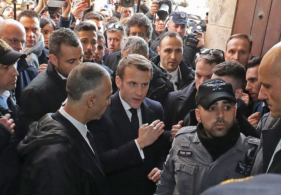 Ağlama duvarına giden Macron İsrail polisine bağırdı çık buradan