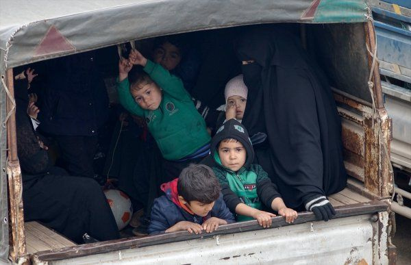 İdlib'den Türkiye sınırına gelenler artıyor sayı 450 bine ulaştı