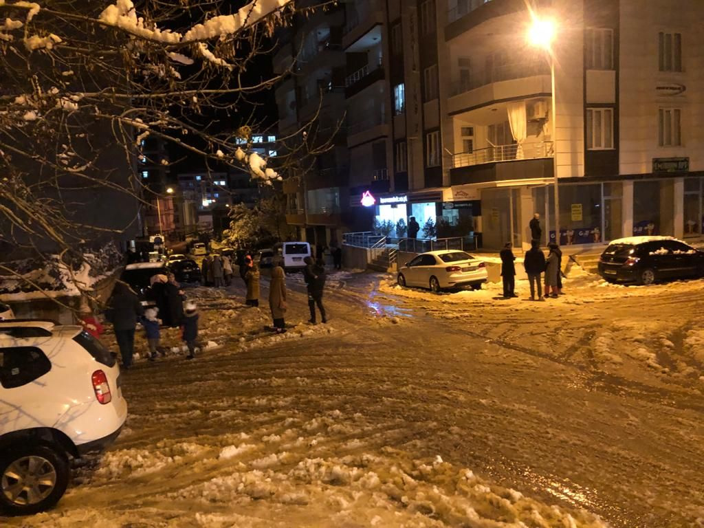 Elazığ'daki korkutan depremin ardından ilk kareler