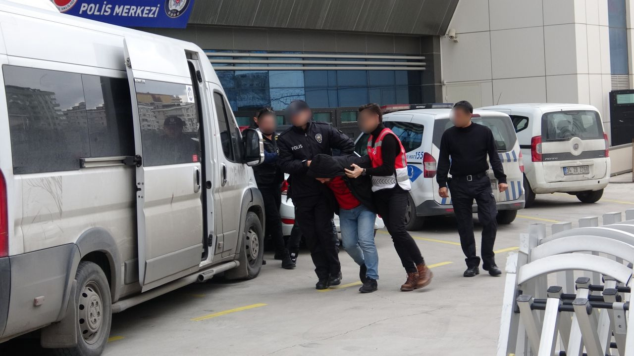 Maltepe'de eve giren hırsızları yakalayan polisler odayı açtıklarında şaşkına döndü