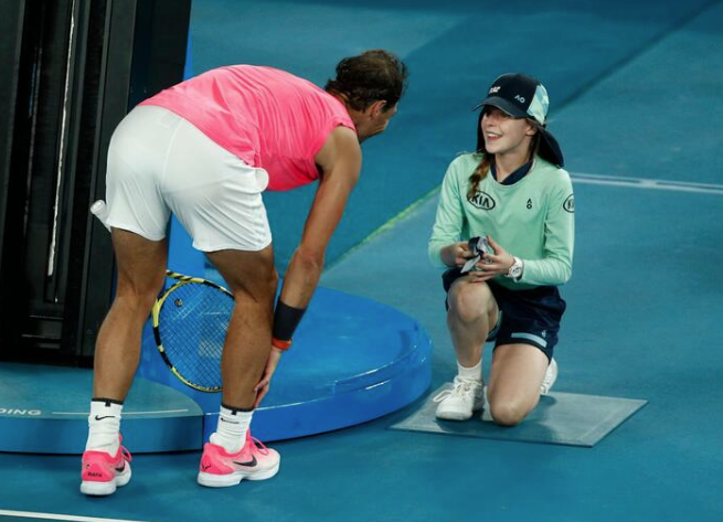 Rafael Nadal top toplayıcı kızı vurdu yürekler ağza geldi