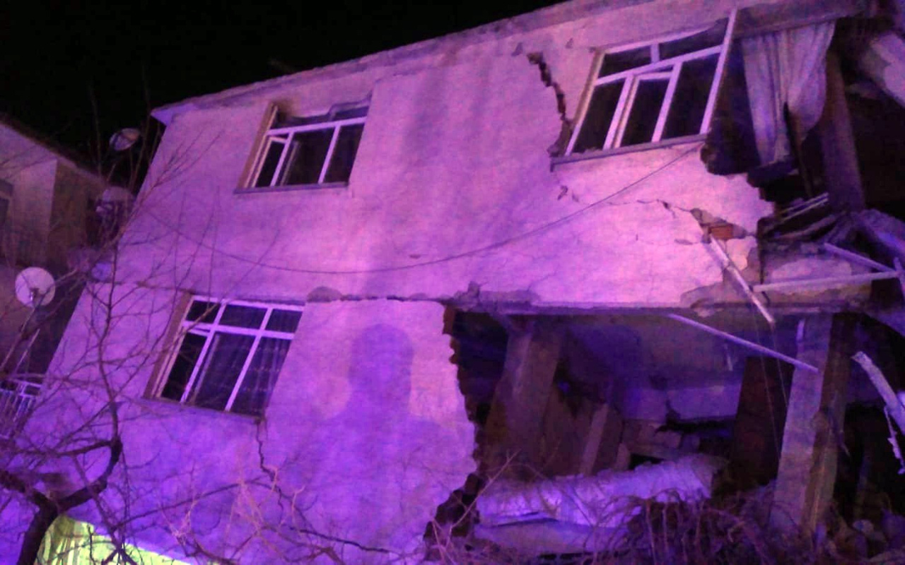 Elazığ Sivrice'deki depremden görüntüler