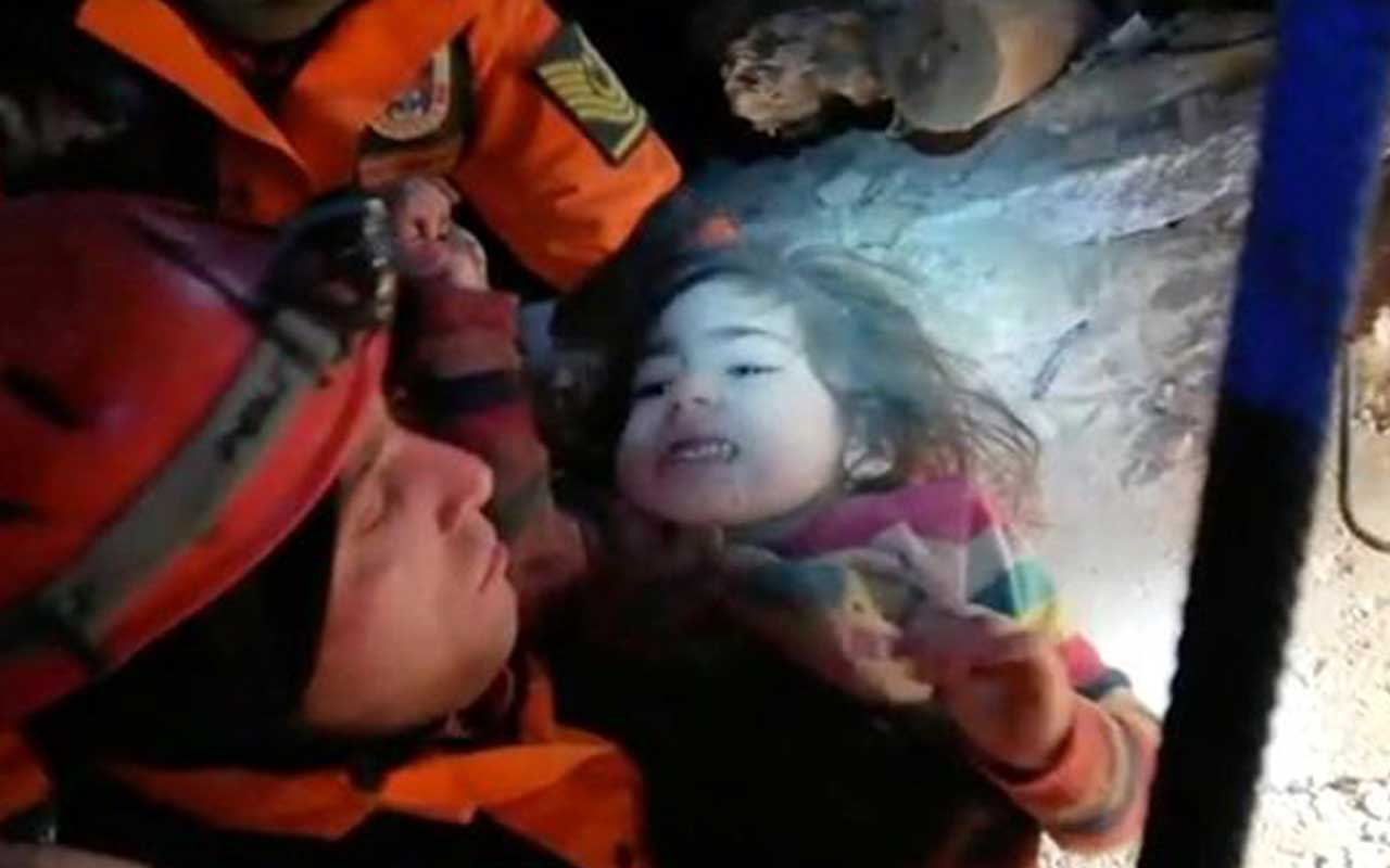 Elazığ'da mucize! Küçük kız 24 saat sonra böyle kurtarıldı