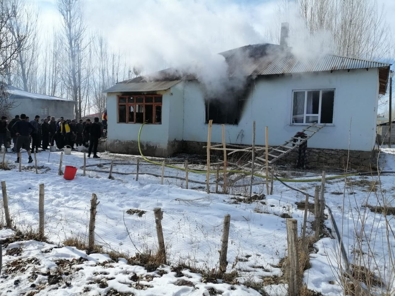 Van'da evde çıkan yangında iki kardeş öldü
