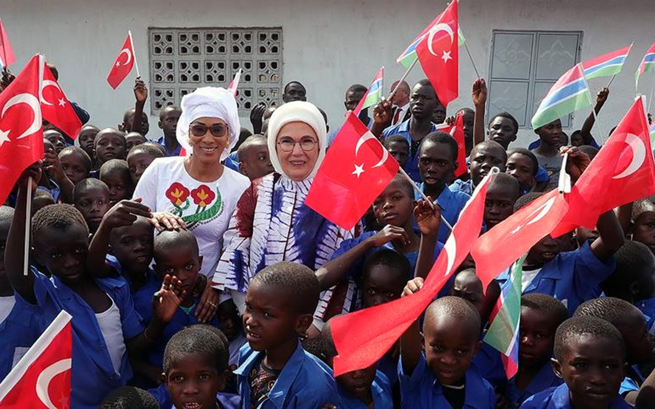Emine Erdoğan Gambiya'da cami ve okul açtı