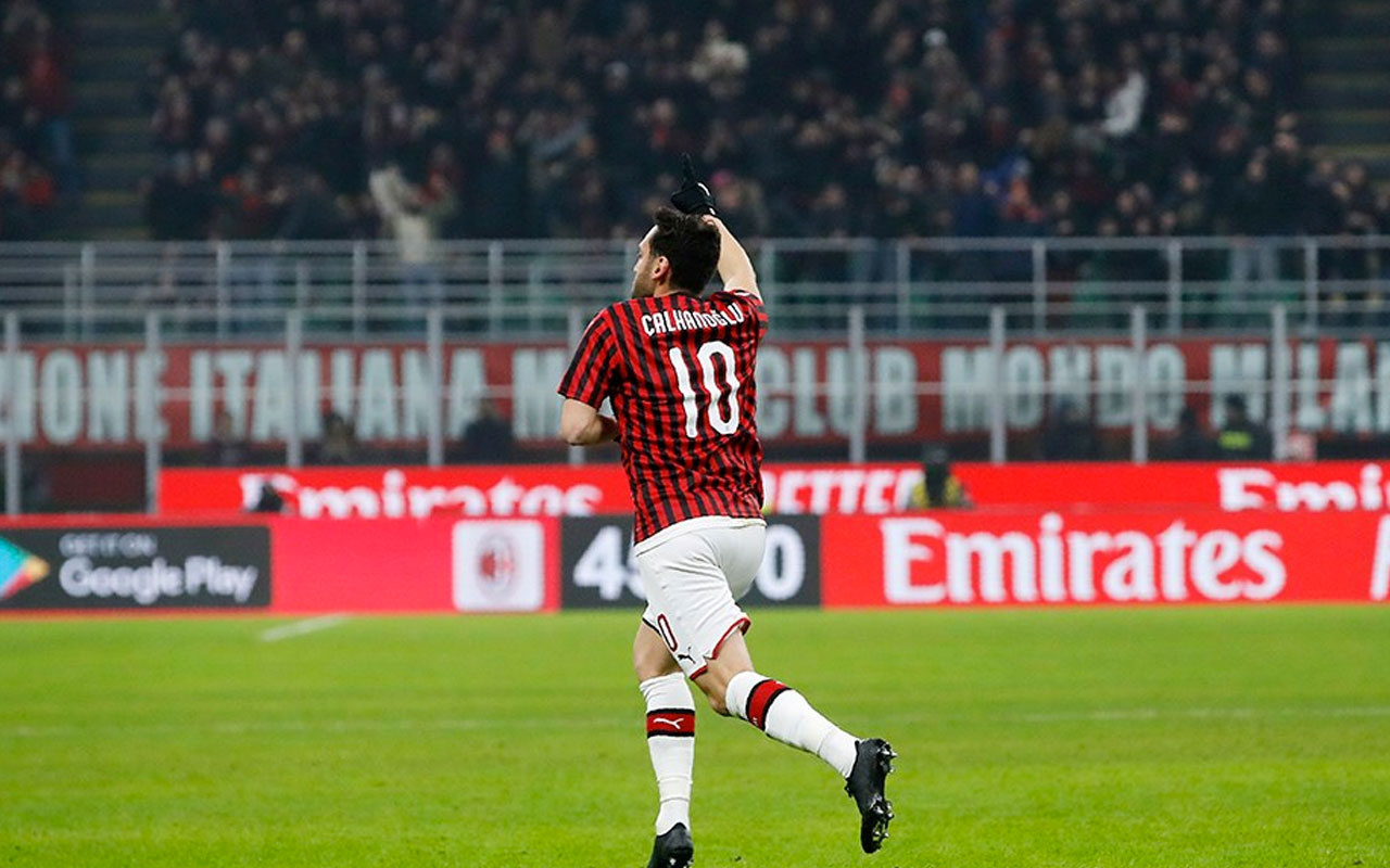 Hakan Çalhanoğlu 2 golle yıldızlaştı Milan turladı